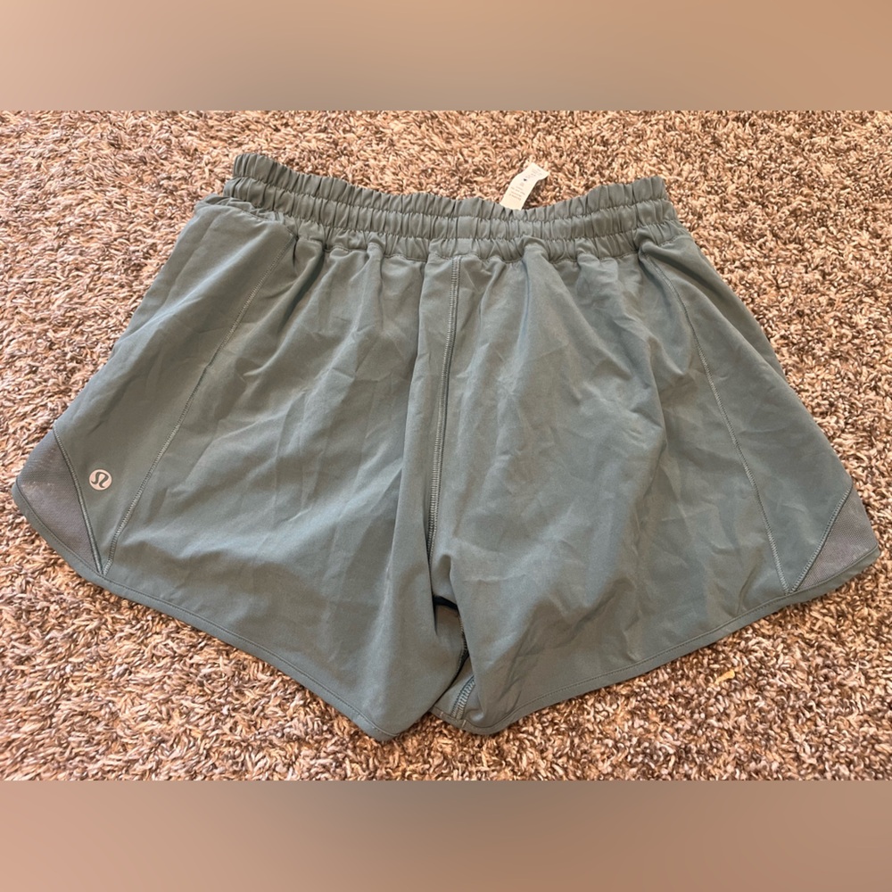 Lululemon Hotty Hot Low-Rise Lined
Short 4 inch